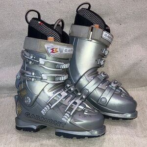Garmont women’s 26.5 Xena Ski Boot 287mm